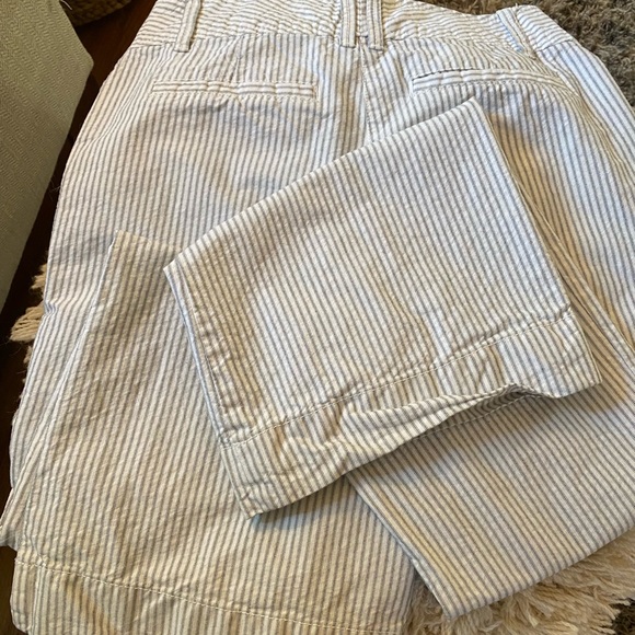 Old Navy Low Rise Flare White Pinstriped Trousers - Picture 7 of 8